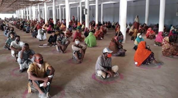 সামাজিক দূরত্ব মেনে ১২০০ মানুষকে খাদ্য সহায়তা