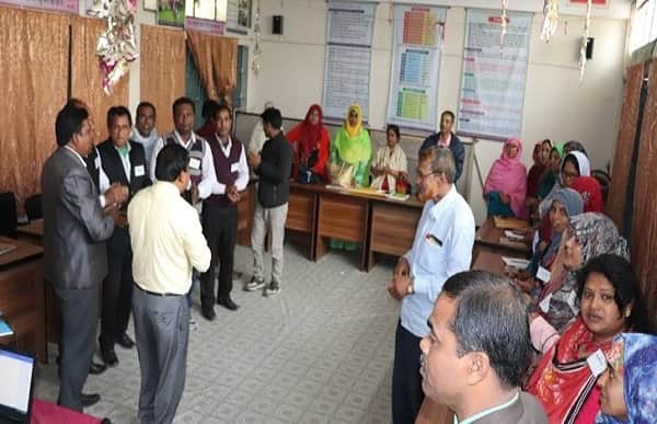 পড়ালেখার ব্যাঘাত ঘটিয়ে শিক্ষা অফিসারের নাচ-গান!