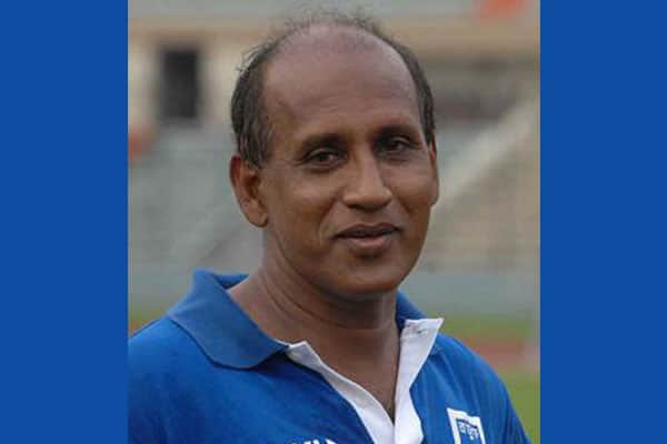 স্বর্ণপদক আর বুট নিলামে তুললেন ফুটবলার আসলাম