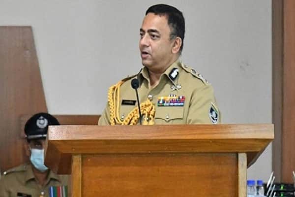 অবৈধ উপার্জনে বড়লোক হতে চাইলে পুলিশের চাকরি ছাড়ুন: আইজিপি