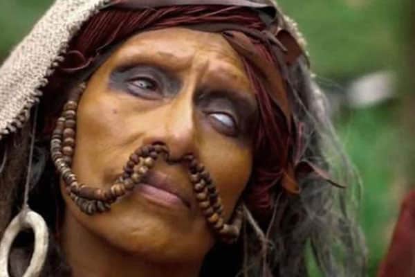 জন্মের এক সপ্তাহের মধ্যেই অন্ধ হয়ে যান যে গ্রামের বাসিন্দারা