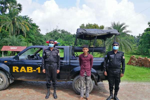 চাকুরি হতে বরখাস্ত করায় কর্মকর্তার ছেলে অপহরণ