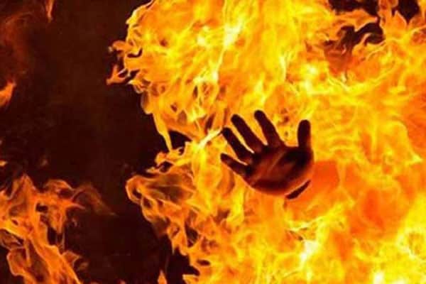 নারায়ণগঞ্জে আগুনে পুড়ে বাবা-মেয়ে নিহত