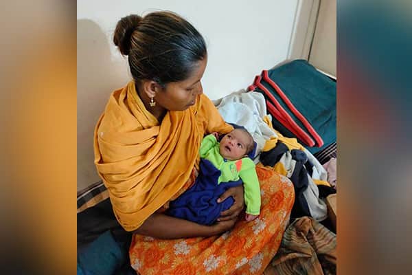 ধুনটে ক্লিনিকে নবজাতক ও স্ত্রীকে রেখে স্বামী উধাও