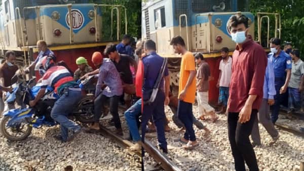 চলন্ত ট্রেন থামিয়ে দুই চালককে পেটাল মোটরসাইকেল আরোহী