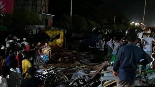 ট্রাক উল্টে খাদে: নিহত বেড়ে ৬
