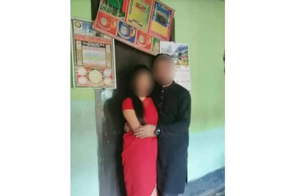 আড়াই বছর ধরে স্বামী-স্ত্রী পরিচয়ে বসবাস: বিয়ের দাবিতে প্রেমিকের বাড়িতে অনশনে প্রেমিকা