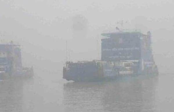 ঘন কুয়াশায় পাটুরিয়া-দৌলতদিয়া ঘাটে ফেরি চলাচল বন্ধ