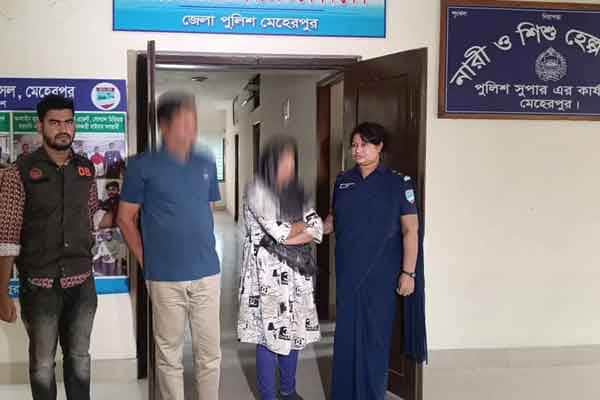 ফেসবুকে প্রেমের ফাঁ দে ফেলে হাতিয়ে নিলো ৬০লাখ টাকা