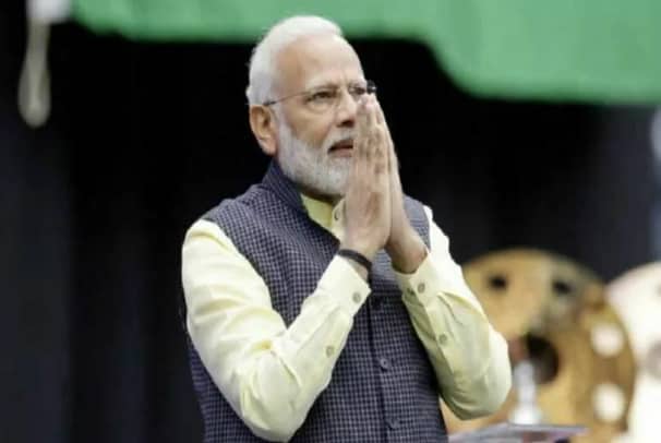 অবশেষে জনতার কাছে মাথা নোয়ালেন মোদি