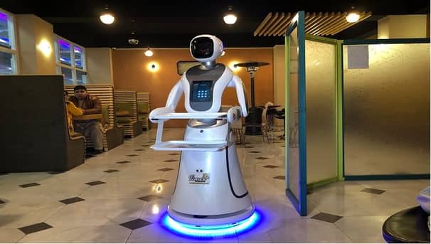 আফগানিস্তানের রেস্টুরেন্টে ‘হিজাবধারী’ রোবট