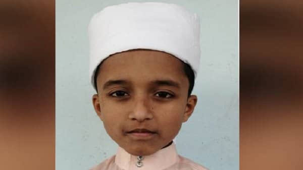 সাড়ে ৪ মাসেই কোরআনে হাফেজ হলেন প্রাথমিক বিদ্যালয়ের ছাত্র