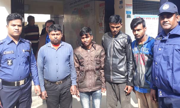 হাসপাতালের ডাস্টবিনে নবজাতক, গ্রেফতার ৪
