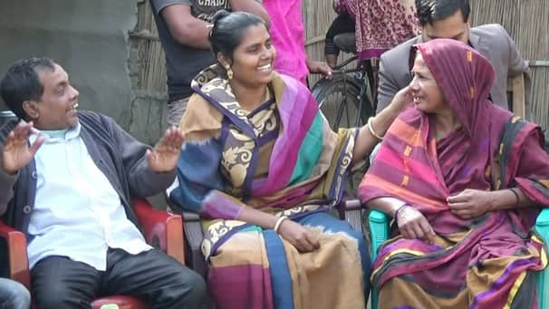 চোখের নিচে তিল, হাতে পোড়া দাগ দেখে ৩৩ বছর পর মুন্নিকে ফিরে পেল মা