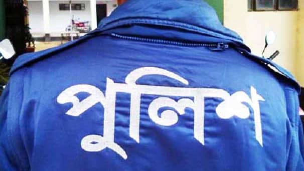 বাদীর স্ত্রীকে লাঠিপেটা করার দায়ে এসআই প্রত্যাহার