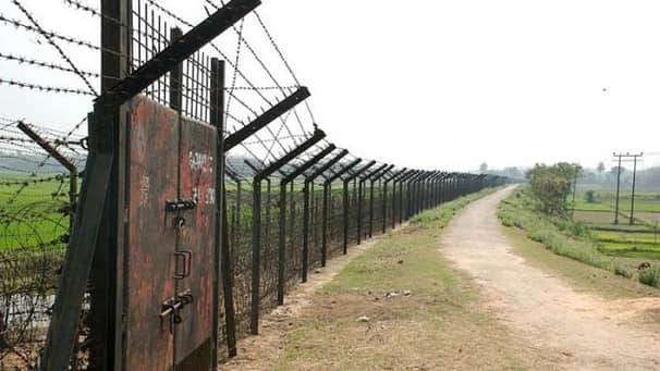 গোমস্তাপুর সীমান্ত দিয়ে ৭ বাংলাদেশিকে বিএসএফের পুশইন