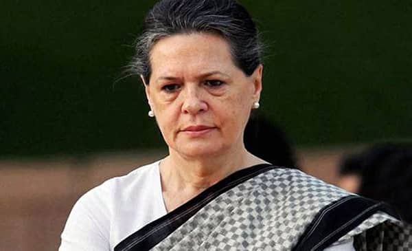 অসুস্থ হয়ে হাসপাতালে সোনিয়া গান্ধী