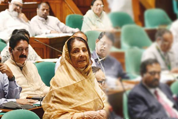 কচুরিপানা খেতে হবে কেন, দেশে কী দুর্ভিক্ষ দেখা দিয়েছে, প্রশ্ন রওশন এরশাদের