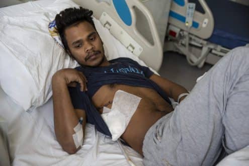 অন্তর্বাস পরিয়ে অভিবাসন প্রত্যাশীদের হটিয়ে দিচ্ছে গ্রিস পুলিশ