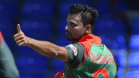 প্রথম বাংলাদেশি পেসার হিসেবে মাশরাফীর ‘৭০০’