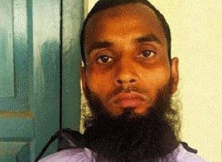 মরদেহ চুরি করতে গিয়ে যুবক আটক