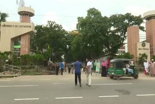 চবিতে গ্রিল কেটে কেন্দ্রীয় লাইব্রেরির ১৪ কম্পিউটার চুরি