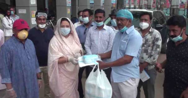 মমতাজ চক্ষু হাসপাতালে পিপিই দিলেন গাজীপুরের মেয়র