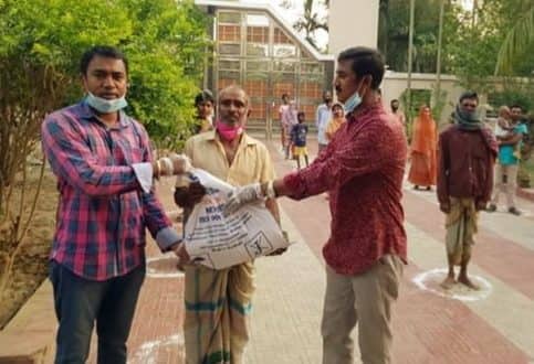 যুবলীগের উদ্যোগে গ্রামে গ্রামে ত্রাণ বিতরণ