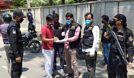 বিনা কারণে রাস্তায় বের হওয়ায় ৬০ জনকে জরিমানা