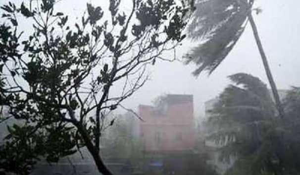 হঠাৎ কালবৈশাখী ঝড়ে কিশোরীর মৃত্যু