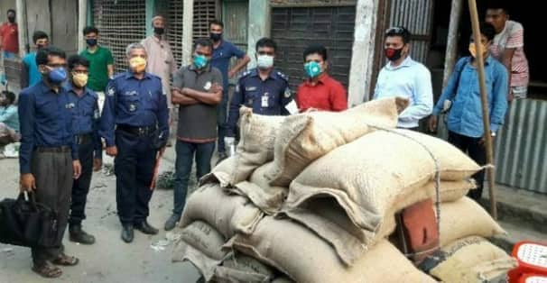 কৃষক লীগ নেতার দোকান থেকে হতদরিদ্রের ১৬ বস্তা চাল উদ্ধার