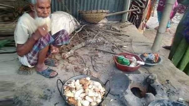 অভাবের তাড়নায় বন্য আলু খেয়ে জীবনযাপন করছেন বৃদ্ধ আরফান