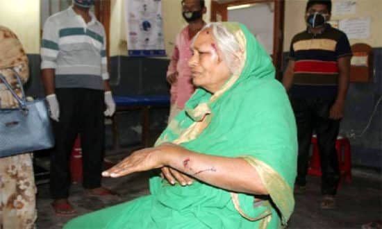 ত্রাণ চাইতে গিয়ে মার খেল বিধবা নারী