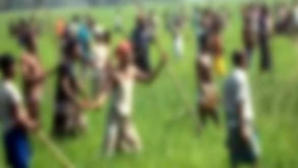 পাবনায় মসজিদের মাইকে ঘোষণা দিয়ে রক্তক্ষয়ী সংঘর্ষ, আহত ১০