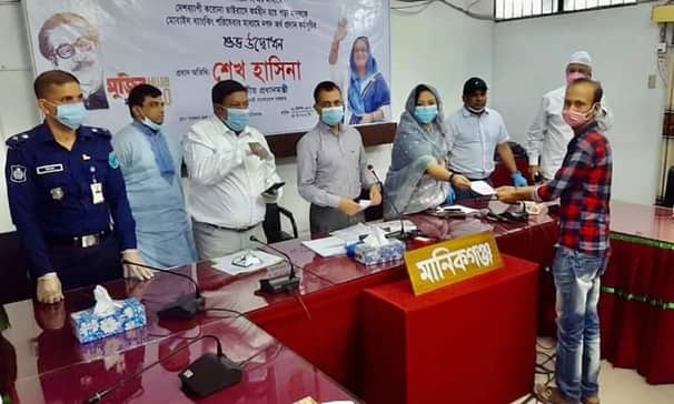 ভিডিও কনফারেন্সের মাধ্যমে মানিকগঞ্জে প্রধানমন্ত্রীর আর্থিক সহায়তা কাজের উদ্বোধন