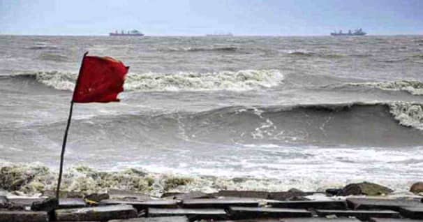সাগরে তিন নম্বর সতর্ক সংকেত, বইতে পারে ঝড়ো হাওয়া সংকেত