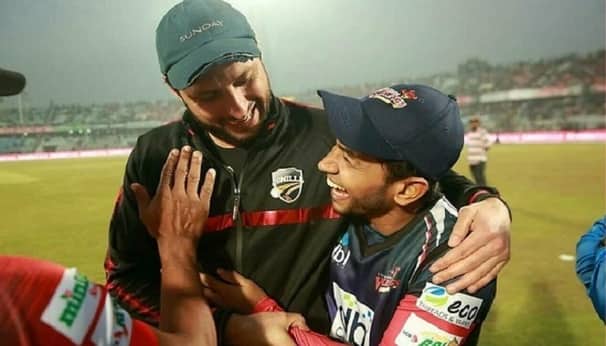 নিলামে মুশফিকের ব্যাট কিনলেন আফ্রিদি