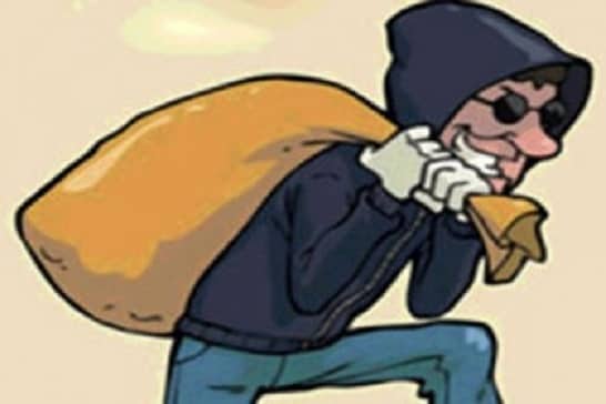 করোনা রোগীর মৃত্যুর রাতে ‘লকডাউন’ বাড়িতে চুরি!