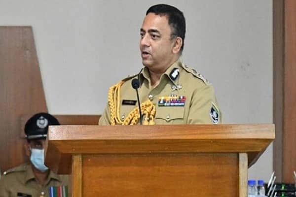 অবৈধ উপার্জনে বড়লোক হতে চাইলে পুলিশের চাকরি ছাড়ুন: আইজিপি