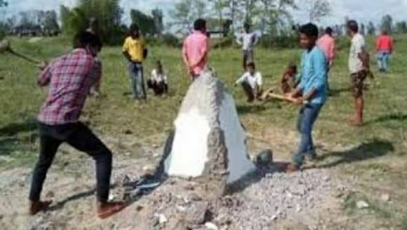 ভারতীয় সীমান্ত পিলার গুঁড়িয়ে দিল নেপালিরা