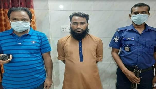 প্রধানমন্ত্রীকে নিয়ে কটূক্তির অভিযোগে ইমাম গ্রেফতার