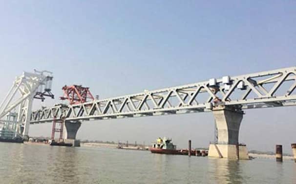 পদ্মা সেতুর পিলারের সঙ্গে ধাক্কায় ডুবে গেল দুই বাল্কহেড