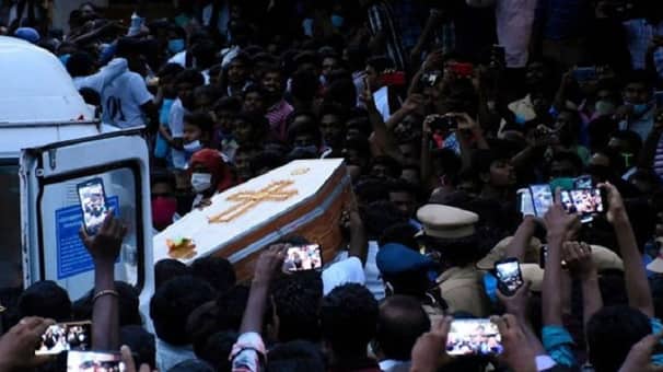 দোকান খোলা রাখায় বাবা-ছেলেকে পিটিয়ে মারল পুলিশ