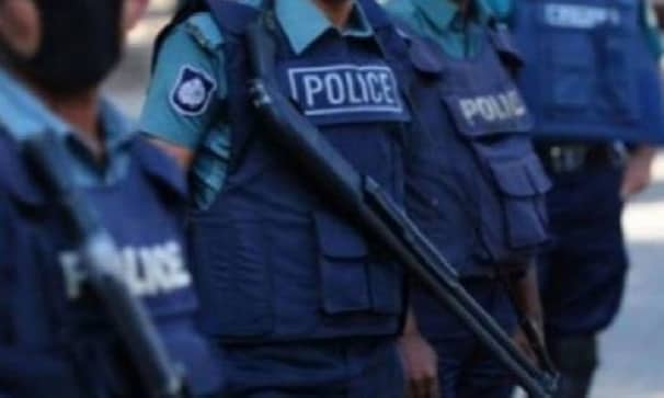 পুলিশ সদস্যরা বিপথে যায় কীভাবে?