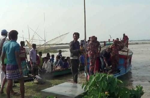 কলমাকান্দায় ট্রলার ডুবির ঘটনায় তদন্ত কমিটি, ৬ জনকে আসামি করে মামলা