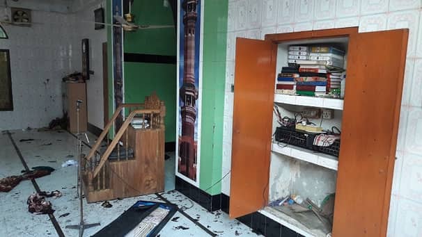 বিস্ফোরিত মসজিদে অক্ষত কোরআন
