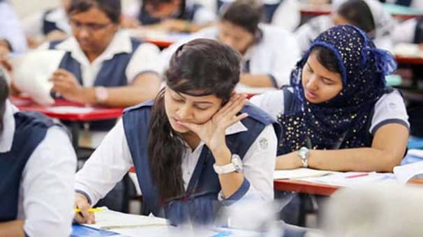 পরীক্ষা না নিয়ে অটোপ্রমোশন দেয়ার কথাও ভাবছে সরকার