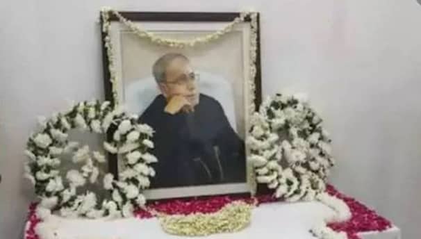 প্রণব মুখোপাধ্যায়কে শেষ শ্রদ্ধা, শেষকৃত্য দুপুরে