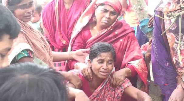বাসচাপায় মা-ছেলের পর এবার মারা গেল মেয়েও