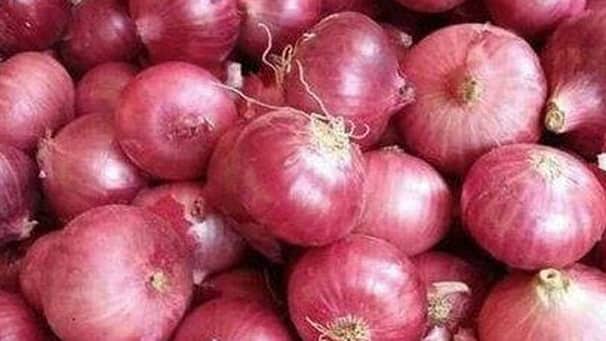এক ফোনেই পেঁয়াজের দাম বাড়ে কয়েকগুণ